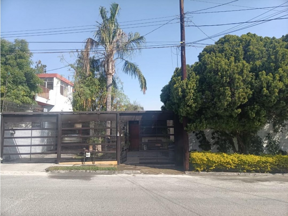 Casa en venta en Vista Hermosa para remodelar de un piso en Monterrey