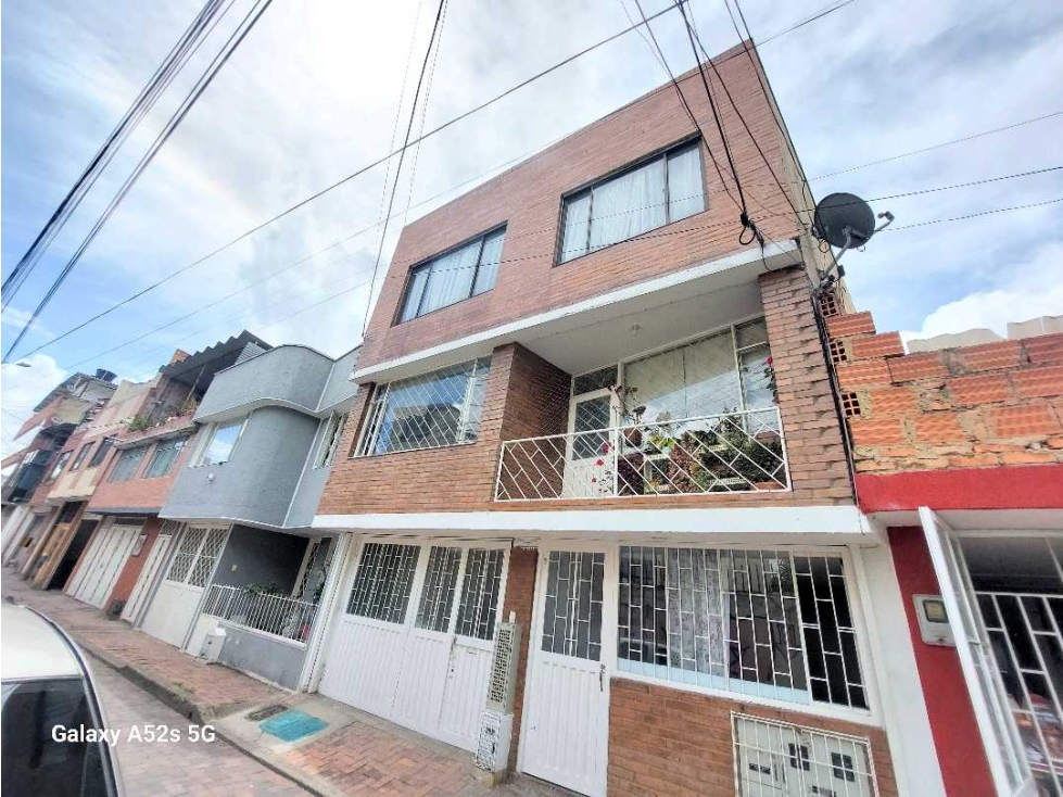 CASA EN VENTA EN PORTALES DEL NORTE FRENTA A LA CLINICA DE LA.COLINA — foto 2