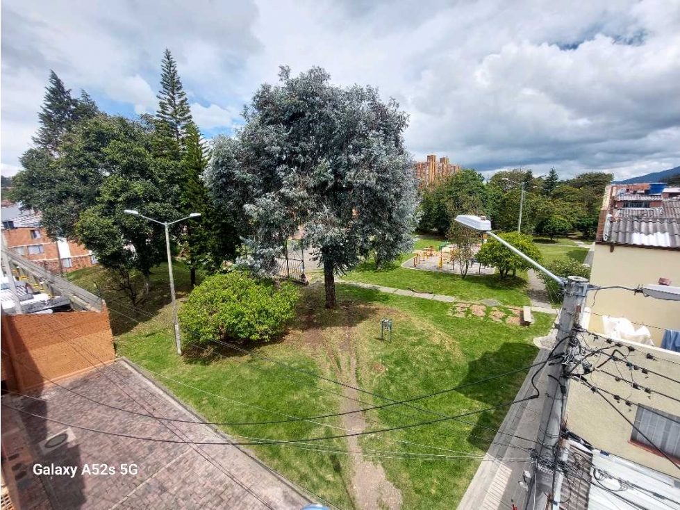 CASA EN VENTA EN PORTALES DEL NORTE FRENTA A LA CLINICA DE LA.COLINA