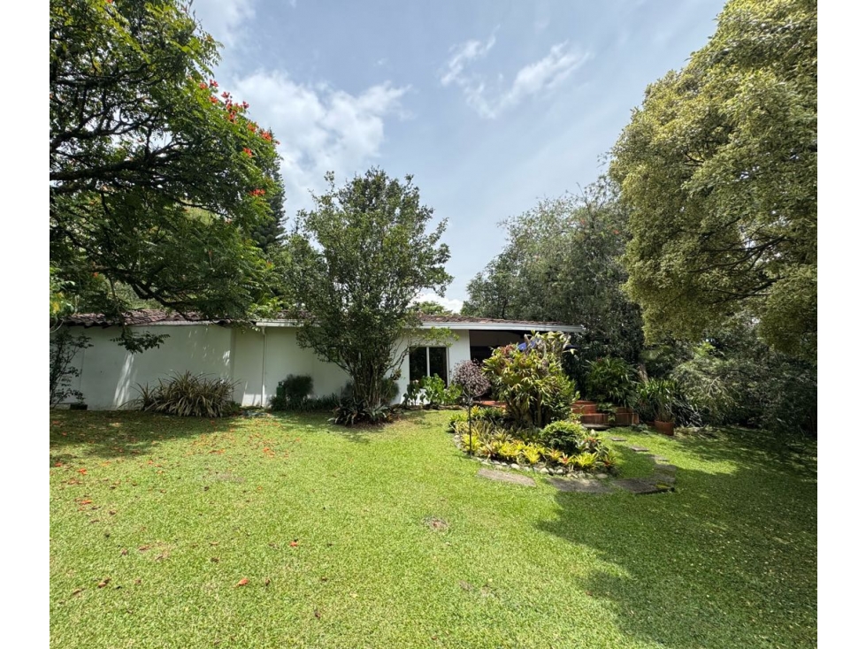 Casa en venta sector envigado loma las brujas