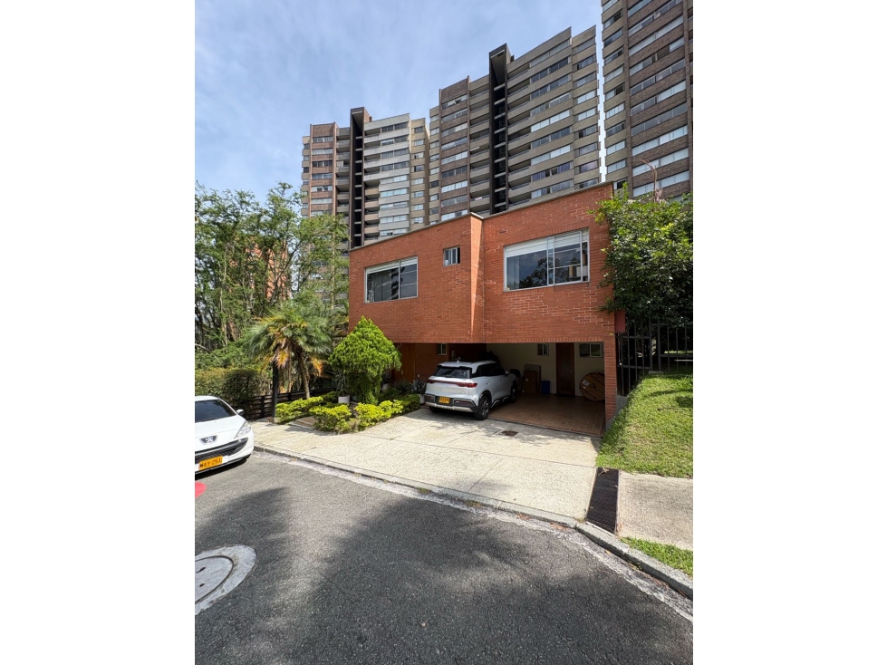 CASA EN VENTA - ENVIGADO, BENEDICTINOS