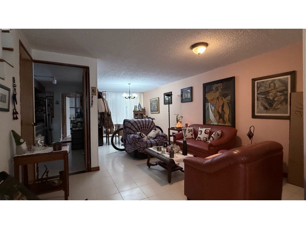 Casa en venta. Envigado. Sector el Trianon.
