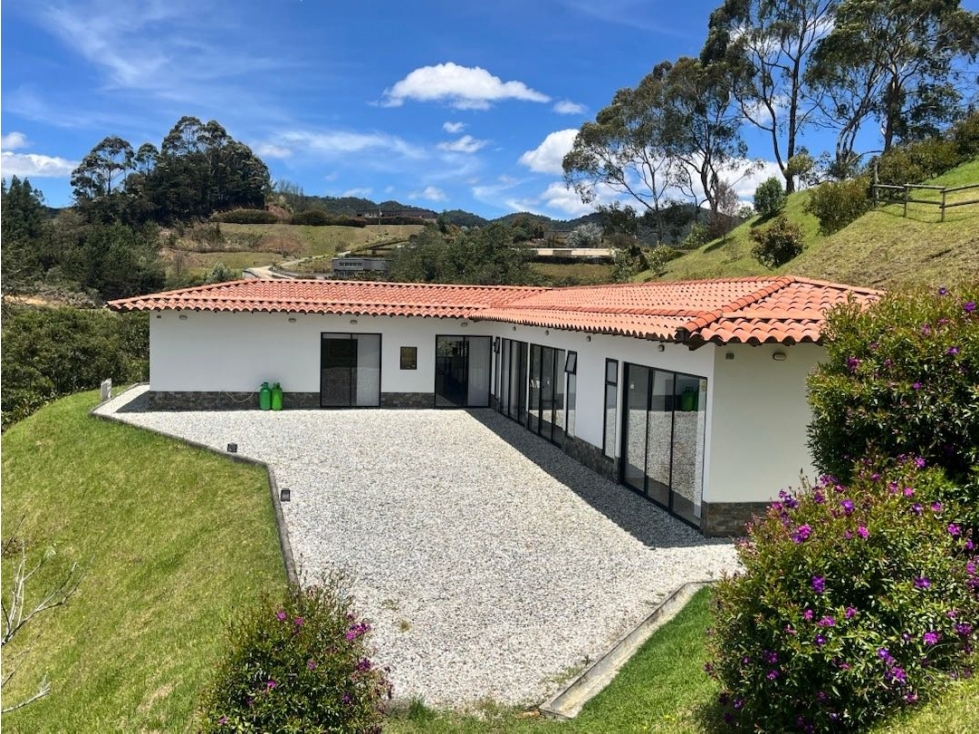 CASA EN VENTA. ESCOBERO. HERMOSA VISTA