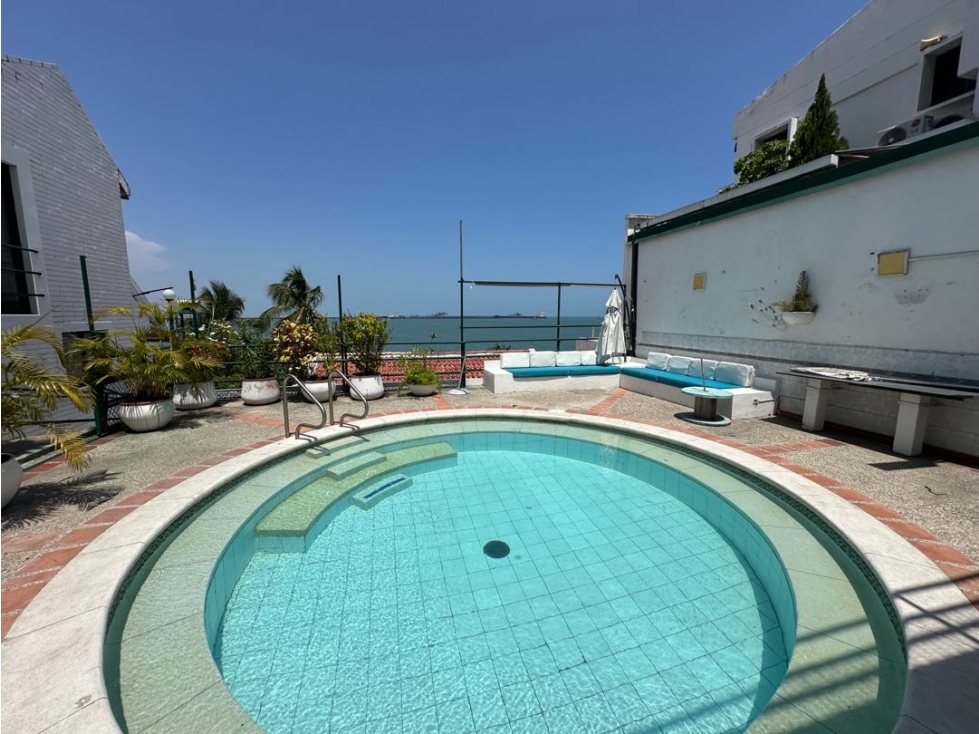 CASA EN VENTA FRENTE AL MAR EN SANTA MARTA