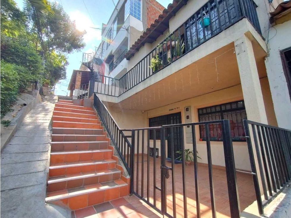 CASA EN VENTA ( 2 APTOS) EN BALCONES DE ALEJANDRIA/GIRON - 2