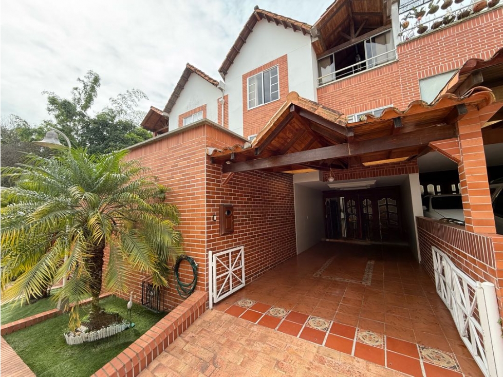 CASA EN VENTA LAGOS DEL CACIQUE PALMERAS DEL CACIQUE