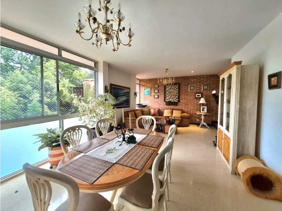 Casa en VENTA. LOMA DEL ESMERALDAL PARTE ALTA. 2 niveles y subnivel