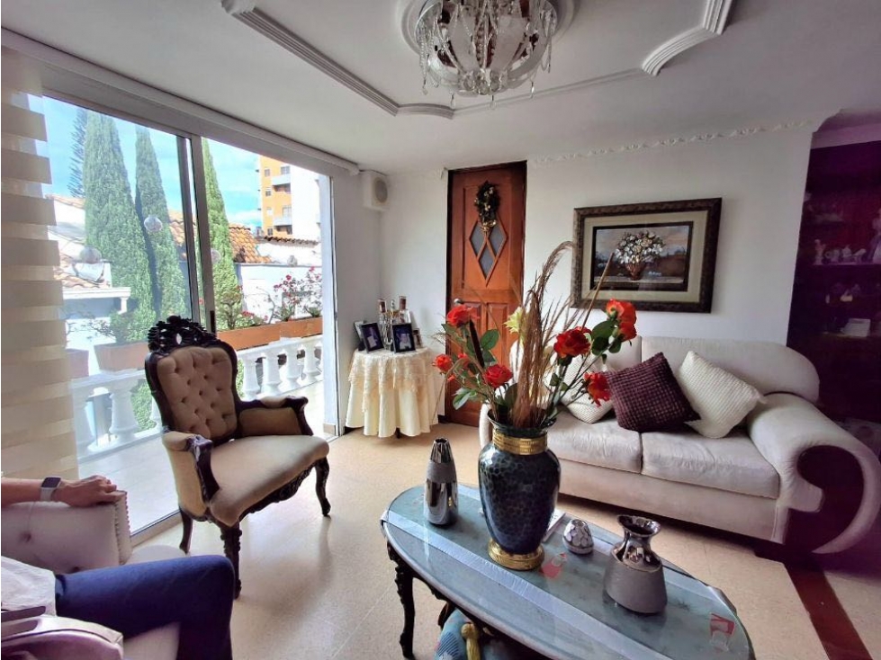 CASA EN VENTA, LOMA DE LOS BERNAL