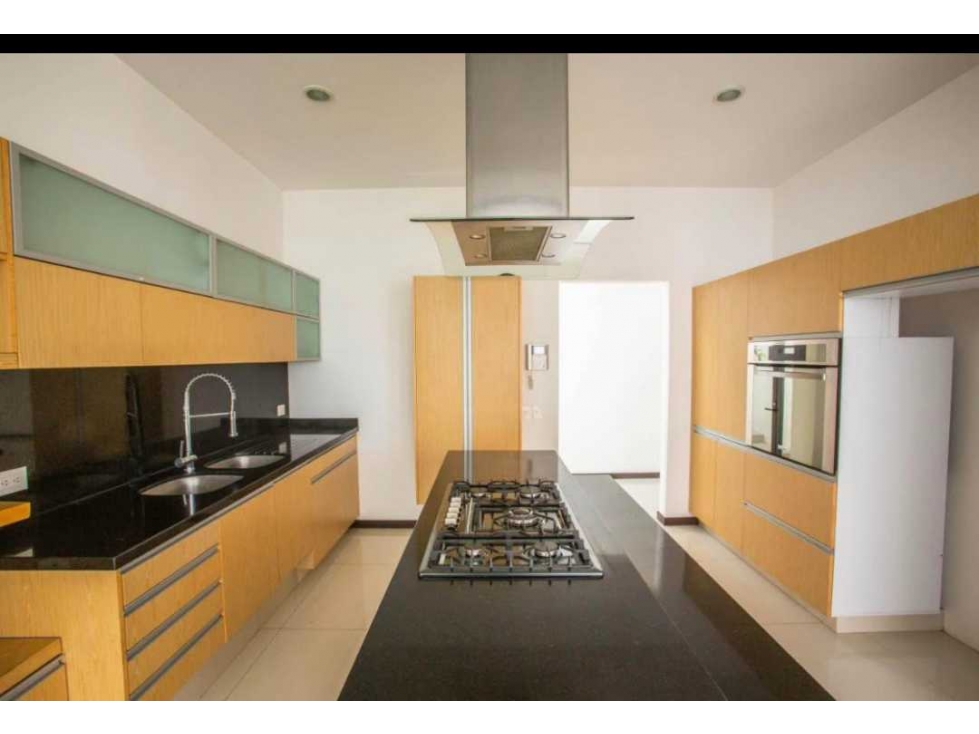 CASA EN VENTA LOMAS DE ANGELOPÓLIS CLUSTER 777 - 2