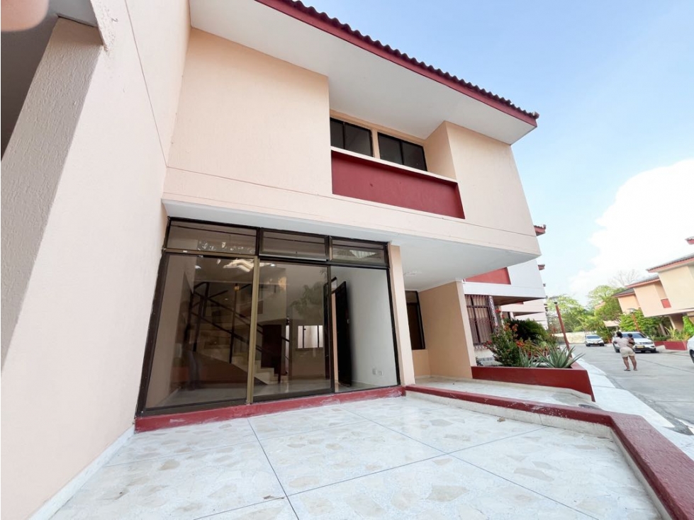 CASA EN VENTA MANGA