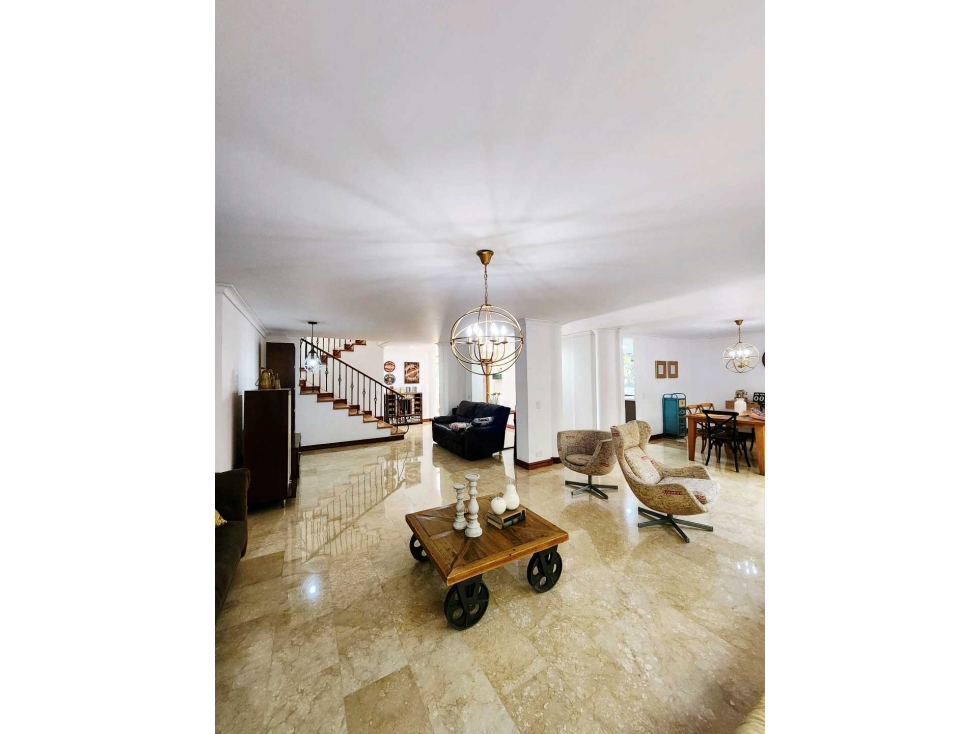CASA EN VENTA MEDELLÍN, SAN LUCAS. 2 NIVELES.