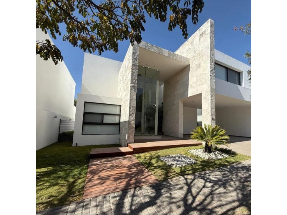 Casa en venta moderna en Lomas de Angelopolis I