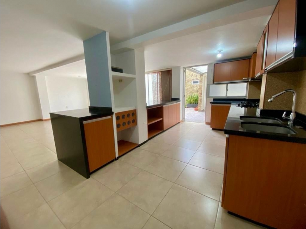 CASA EN VENTA NORTE ZONA AV BOLÍVAR BARRIO LAURELES