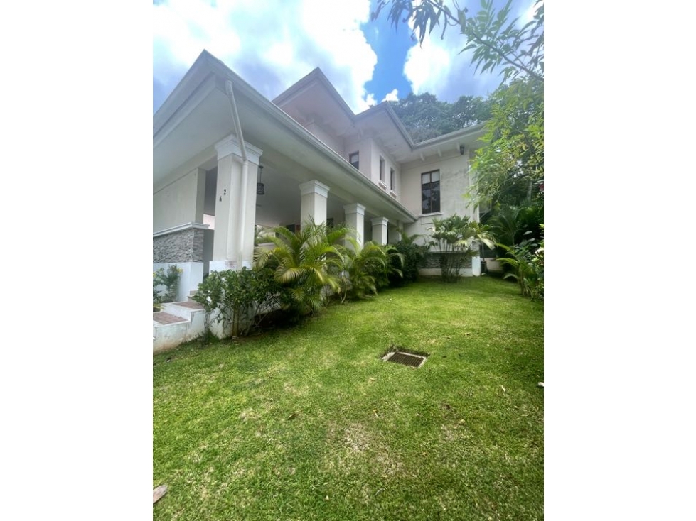 Venta de casa en Clayton - Sendero de camino de cruces — foto 2