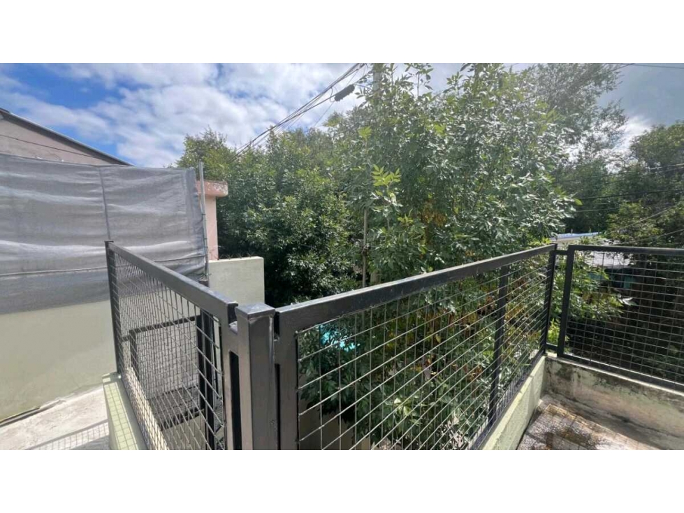 CASA EN VENTA OPORTUNIDAD con vistaUbicación:20 metros de Av. Peron - 2