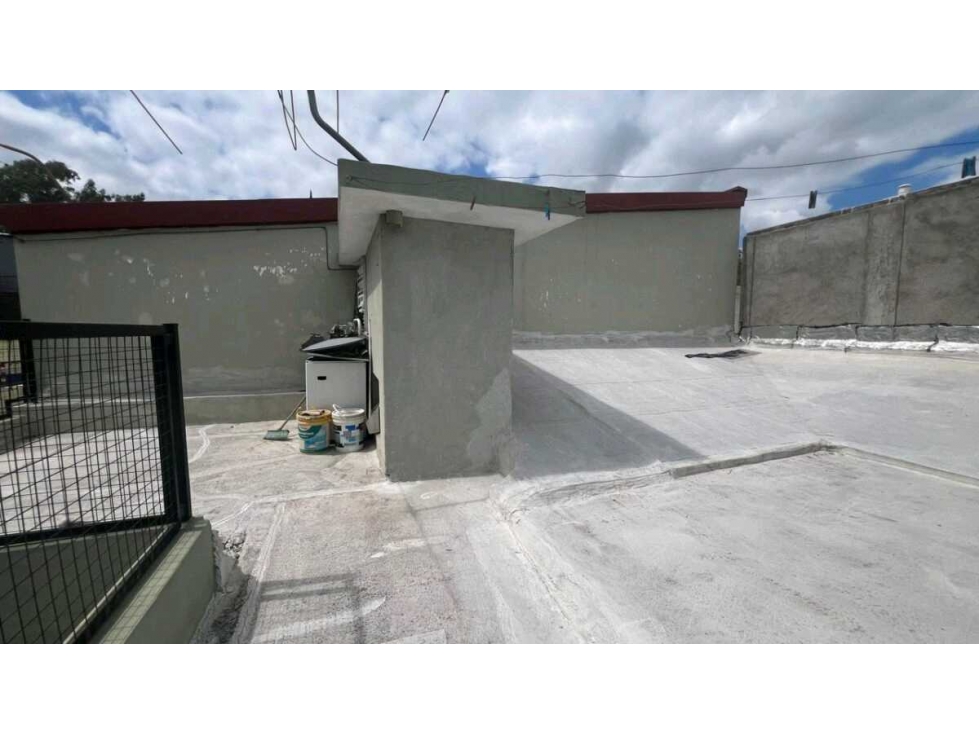 CASA EN VENTA OPORTUNIDAD con vistaUbicación:20 metros de Av. Peron - 1