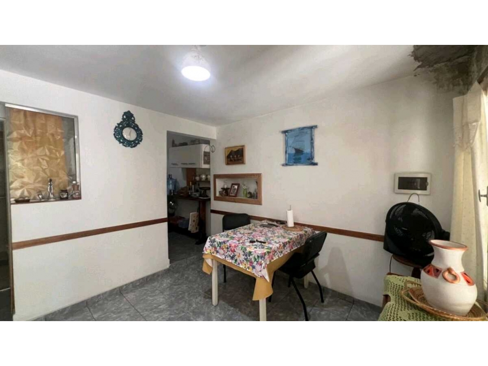 CASA EN VENTA OPORTUNIDAD con vistaUbicación:20 metros de Av. Peron - 3