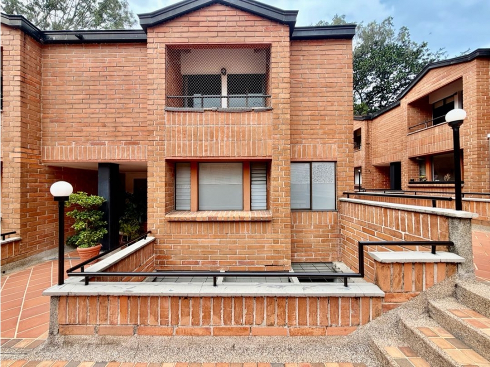 Casa en venta para remodelar en El Poblado sector Ces