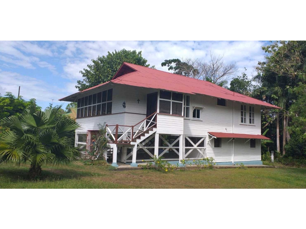 CASA EN VENTA PUERTO ARMUELLES 1700M2 A 500MTS DEL MAR - 3