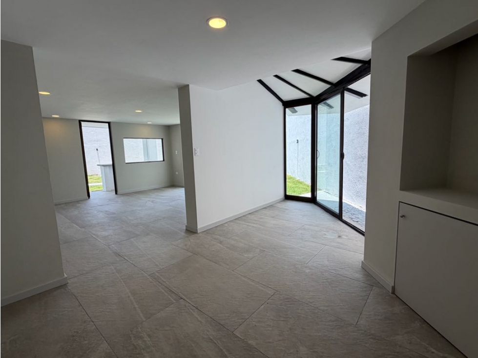 Casa en venta remodelada. Amplio jardín en zavaleta cerca Angelopolis — foto 4
