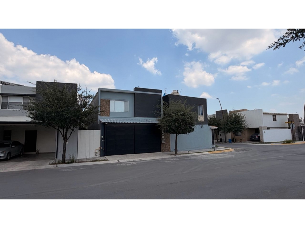 Casa Venta Alberca, Terreno Excedente, Frente Parque, Dominio Cumbre — foto 2