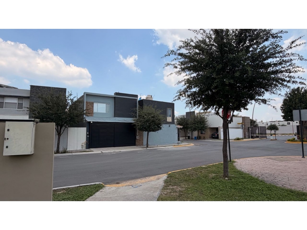 Casa Venta Alberca, Terreno Excedente, Frente Parque, Dominio Cumbre — foto 3
