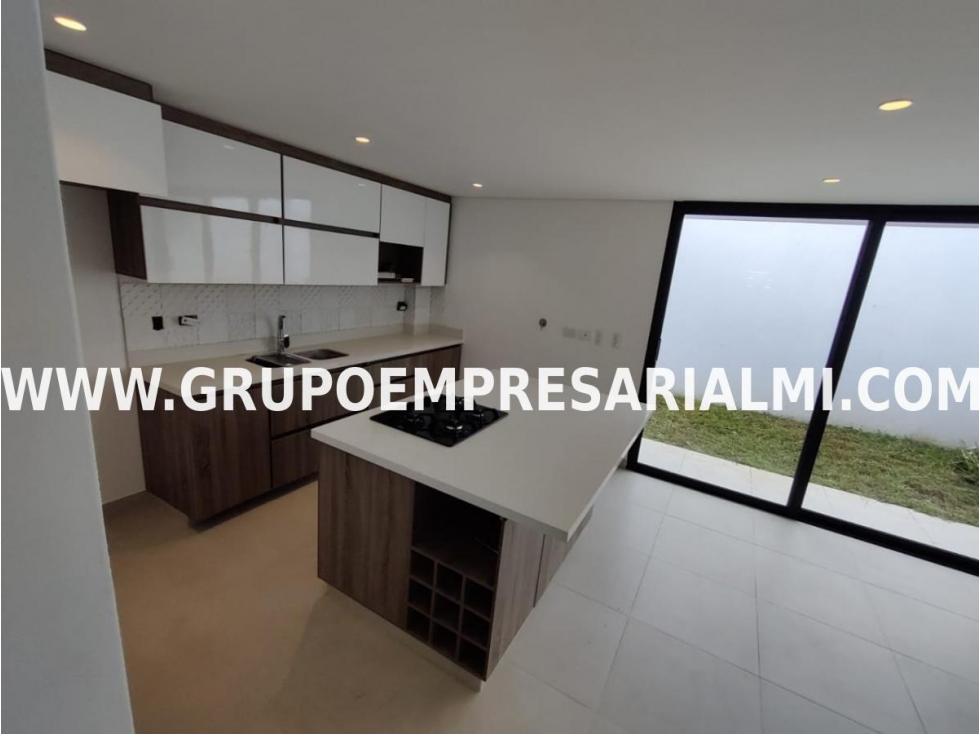 CASA EN VENTA - SECTOR LLANOGRANDE COD: 27343 - 3