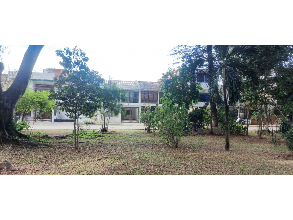 Casa en venta sur cali barrio ciudad 2000 frente a un parque dos pisos — foto 2