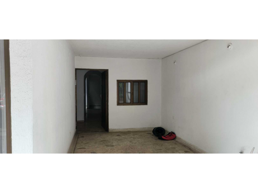 Casa en venta sur cali barrio ciudad 2000 frente a un parque dos pisos — foto 5