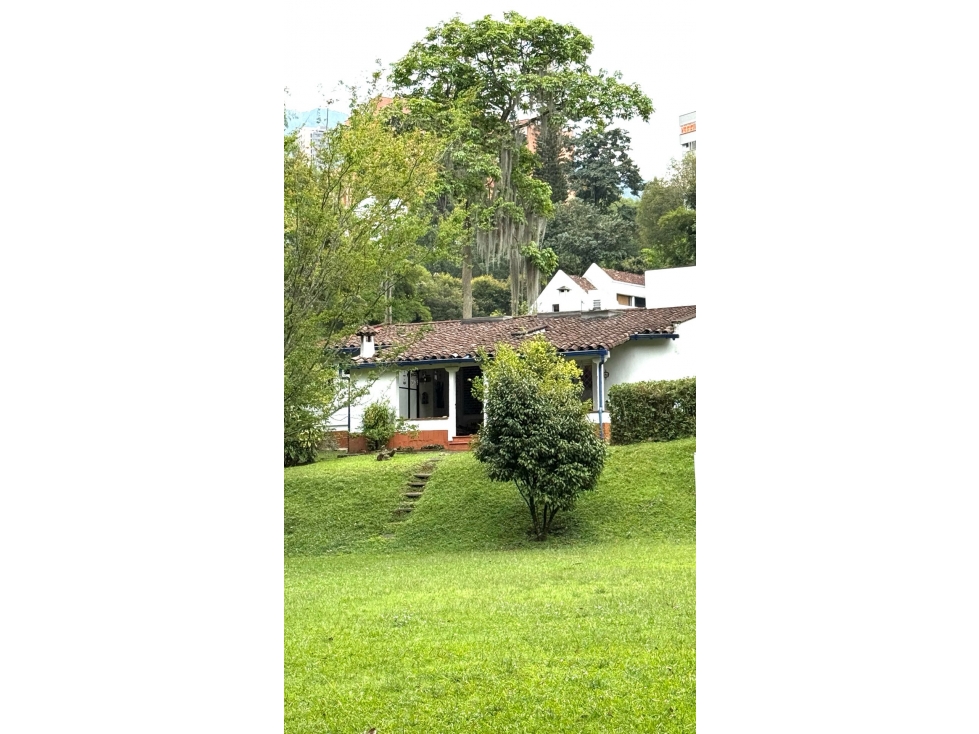 CASA EN VENTA UNIDAD MUY TRADICIONAL CON ENTORNO VERDE ÚNICO