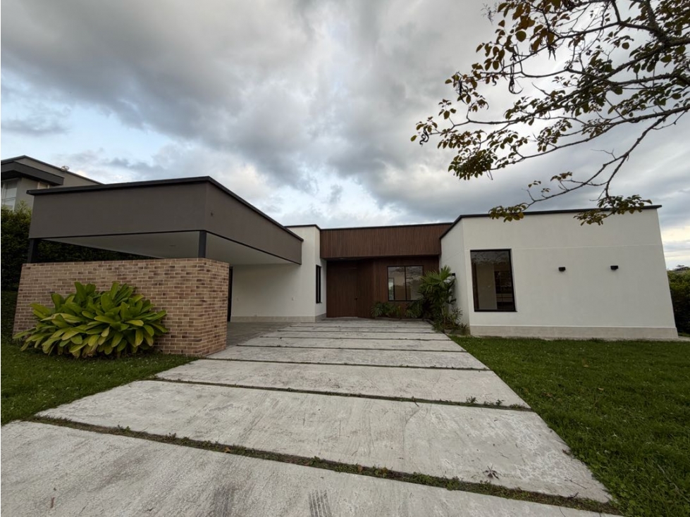 Casa en venta vía Condina