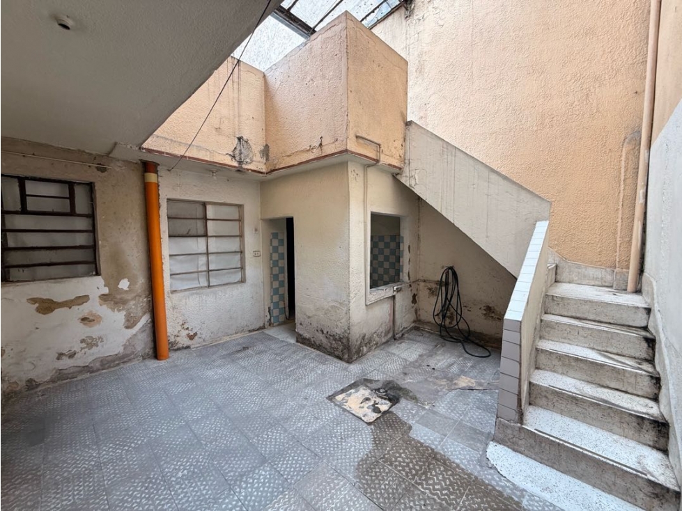 CASA EN VENTA VENECIA OCCIDENTAL 2 LOCALES 2 APTOS 3 PISOS 250m2