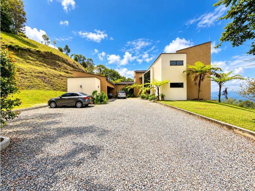 CASA EN VENTA VIA LAS PALMAS CON 5.900 m² CUADRADOS DE LOTE Y VISTA — foto 3