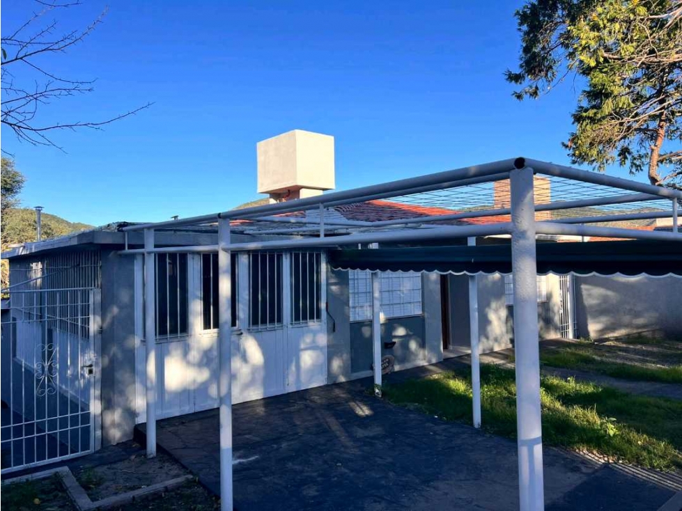 CASA EN VENTA ZONA SOLARES DE LAS ENSENADASExcelente ubicación - 1