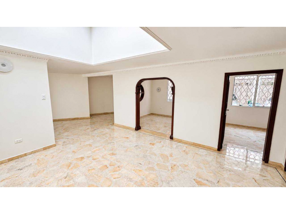 Casa en vental norte de cali barrio prados del norte con lote 300 m² - 2