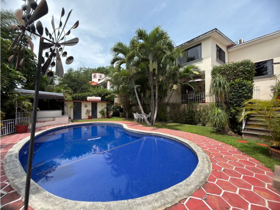 Casa en vente en Cuernava con alberca y jardín privados en delicias - 1