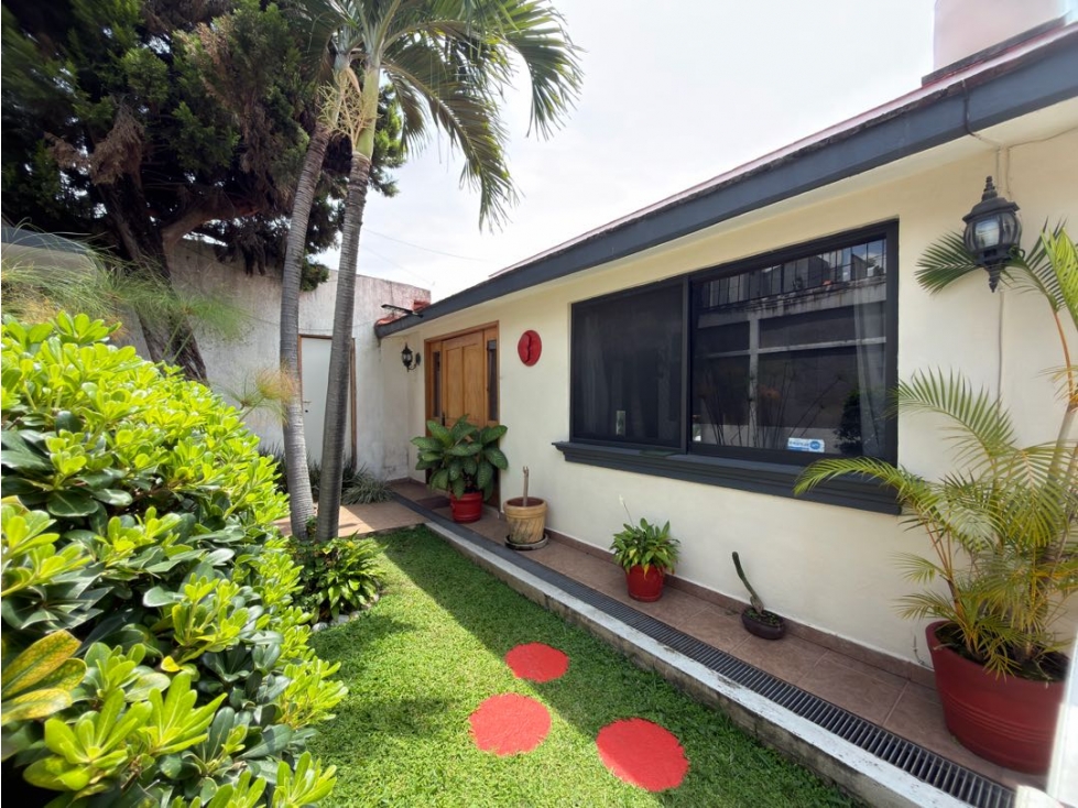 Casa en vente en Cuernava con alberca y jardín privados en delicias - 2