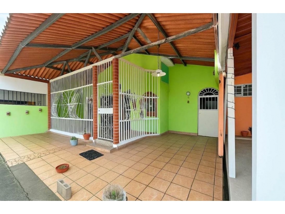 CASA EN VENTA EN VILLA LUCRE $110,000 (C.P)