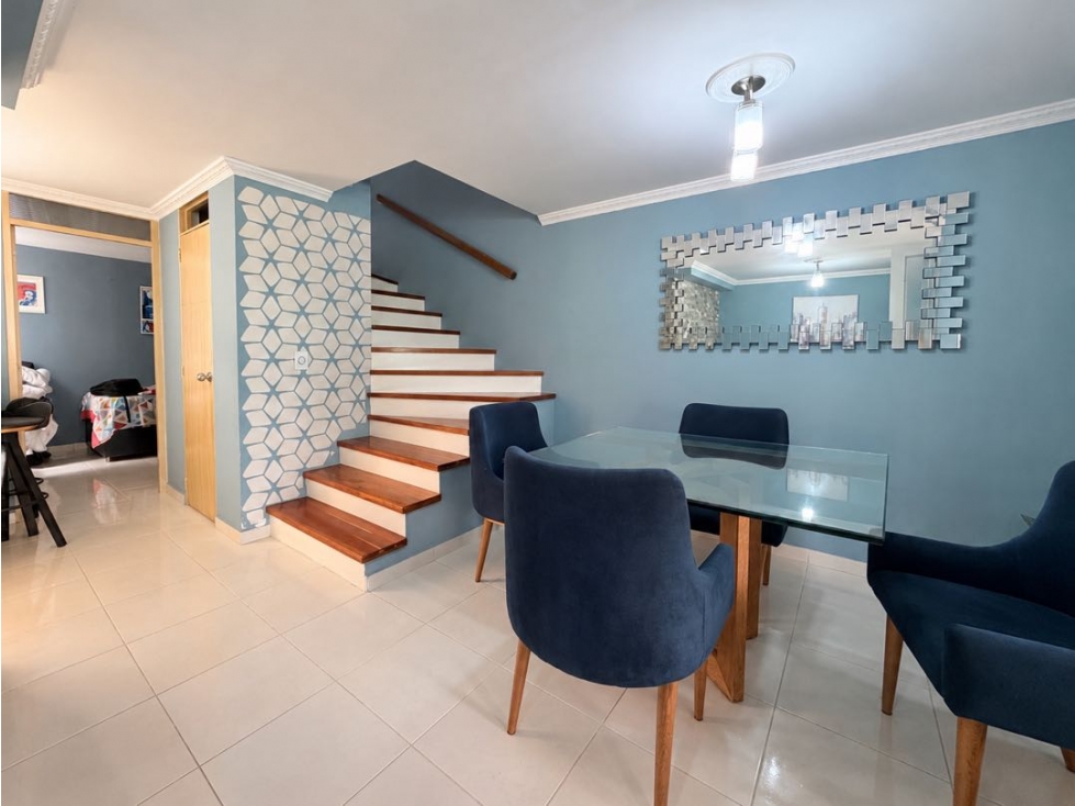 CASA EN VILLAVERDE/ DOBLE PARQUEADERO