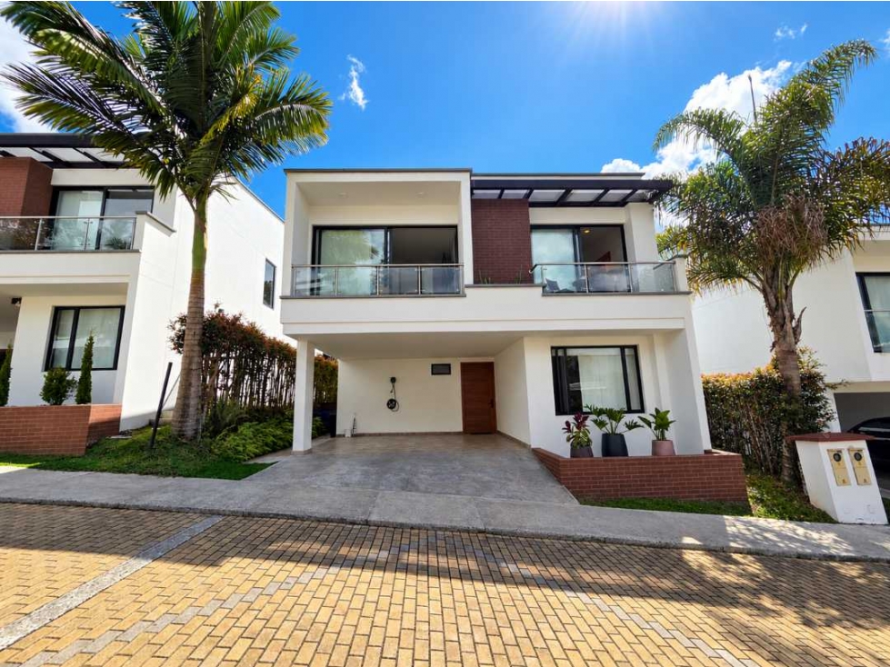 CASA EN ZONA URBANA DEL RETIRO - 1