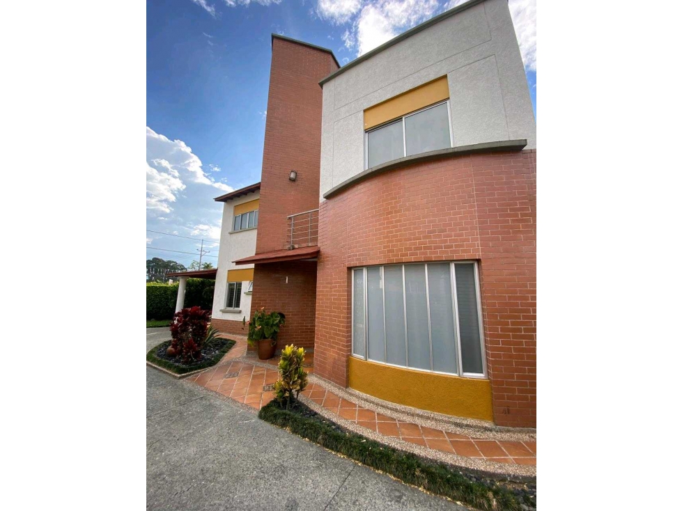CASA EN.CONJUNTO.EN A AVENIDA CENTENARIO