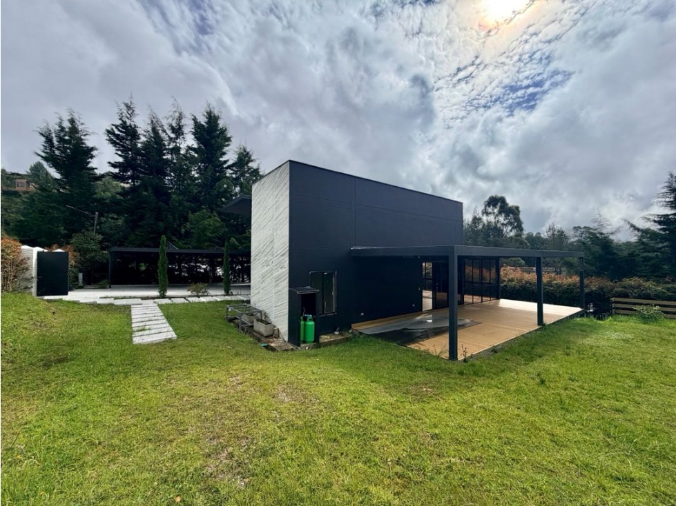 Casa entre verde, diseño y ciudad en Loma del Escobero | Parc. Privada — foto 5
