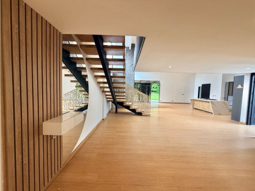 Casa entre verde, diseño y ciudad en Loma del Escobero | Parc. Privada — foto 6