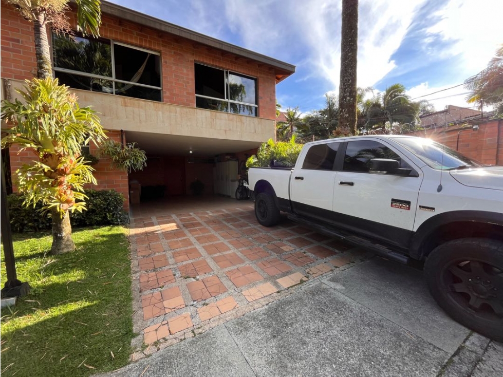 CASA EN VENTA EN ENVIGADO LOMA DEL ATRAVESADO