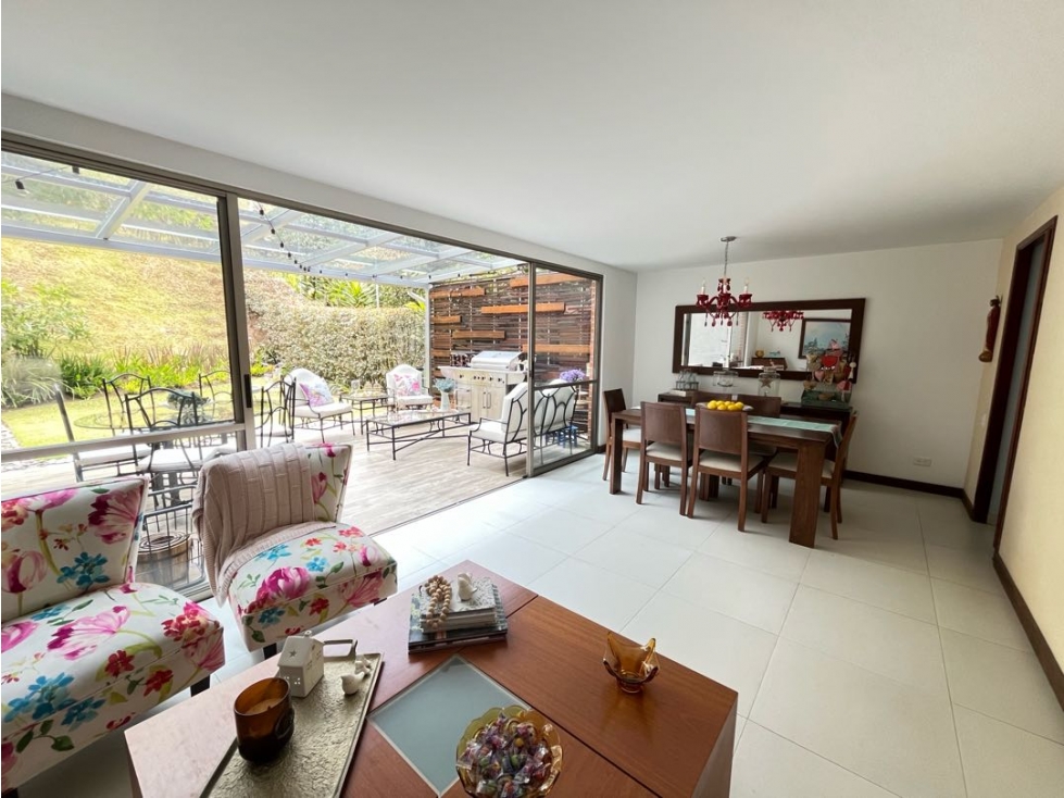 CASA ENVIGADO LOMA DEL CHOCHO 220mt2-3 alcobas-TerrazaJardín-Reformada — foto 2
