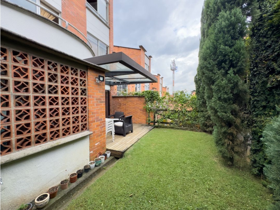 CASA ENVIGADO SECTOR CUMBRES/ESMERALDAL MUY LINDA.REFORMADA.JARDIN — foto 3