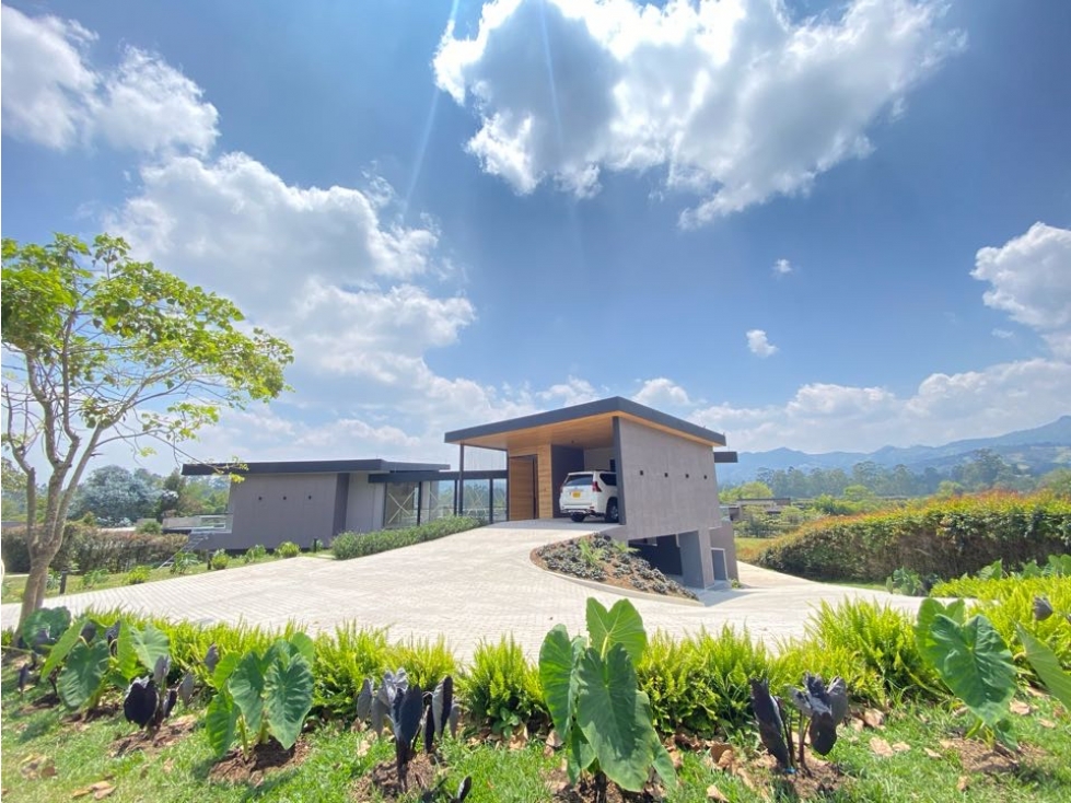 Casa para la Venta en Llanogrande con Amplios espacios