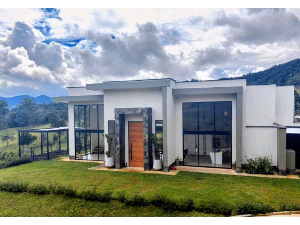 Casa espectacular ubicada en la Ceja para venta