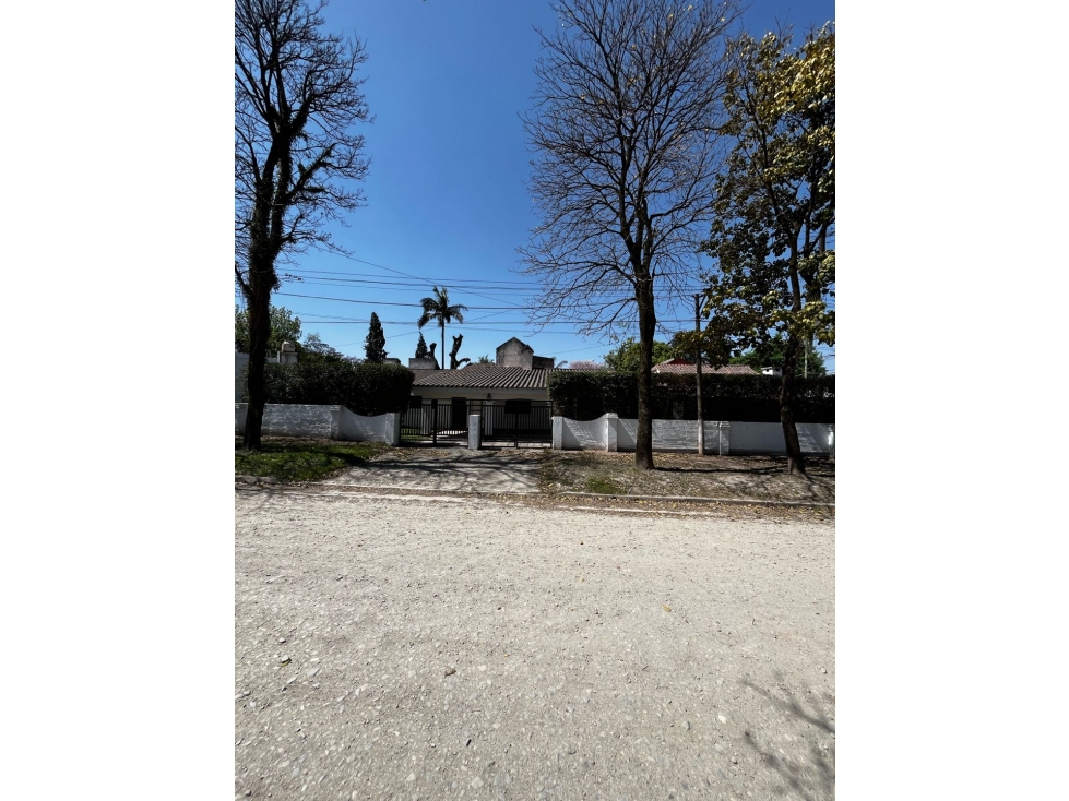 Casa esquina en las Acacias y los Ceibos Yerba buena