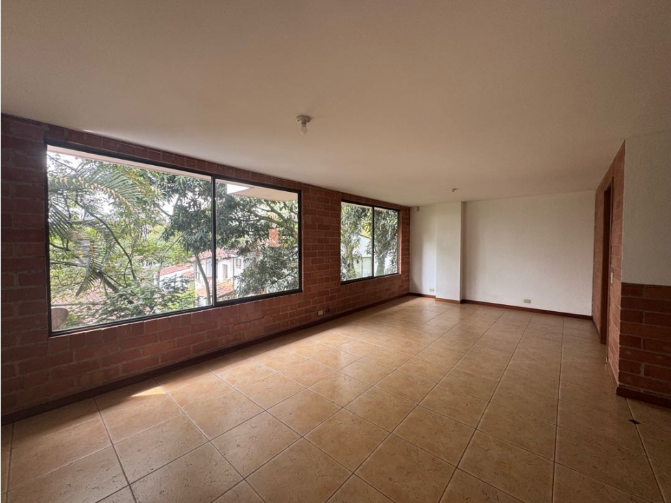 Casa esquinera 3 niveles en venta Envigado sector Cumbres con jardín — foto 5